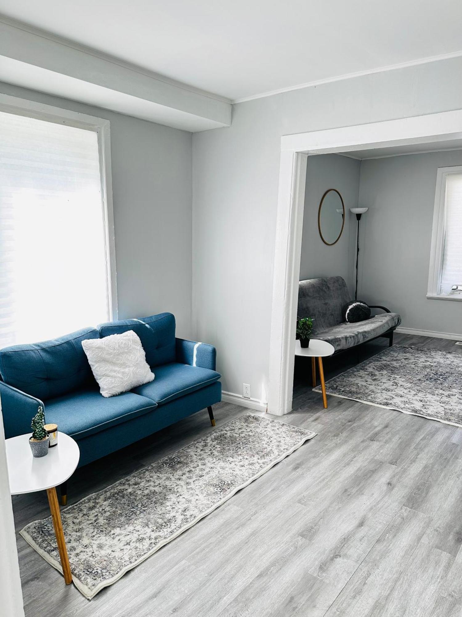 Cozy 2Br House Near Centre With Patio, Bbq, Backyard, And Netflix Apartment Peterborough Exterior photo